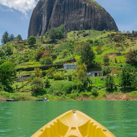 Descanso Bajo La Piedra Del Penol Guatapé Exteriér fotografie