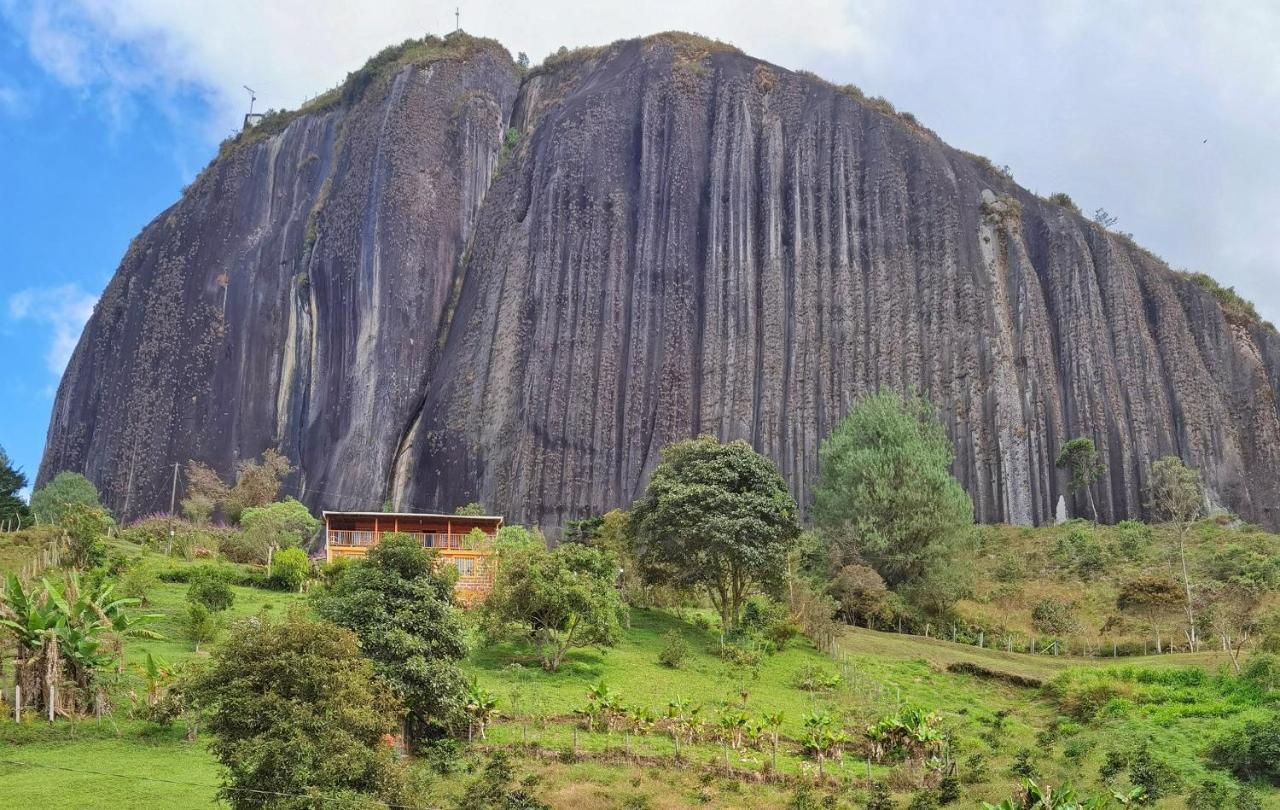Descanso Bajo La Piedra Del Penol Guatapé Exteriér fotografie