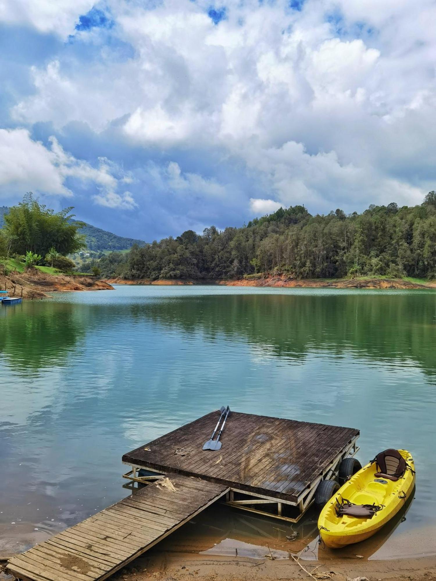 Descanso Bajo La Piedra Del Penol Guatapé Exteriér fotografie