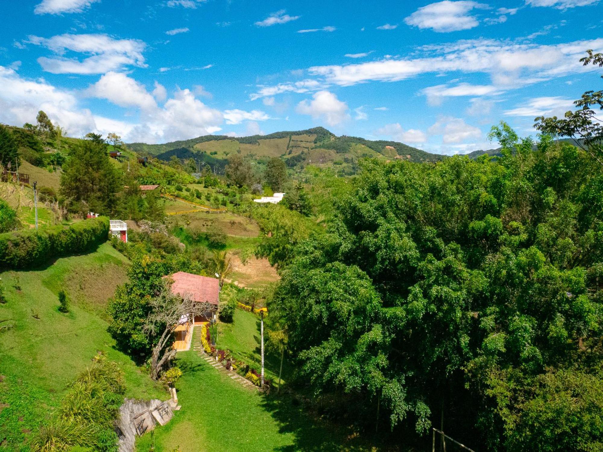 Descanso Bajo La Piedra Del Penol Guatapé Exteriér fotografie