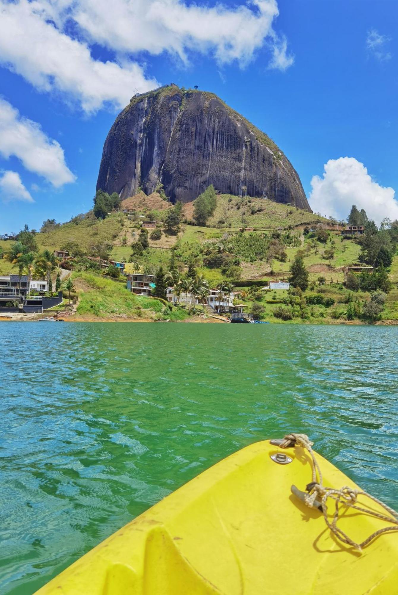 Descanso Bajo La Piedra Del Penol Guatapé Exteriér fotografie
