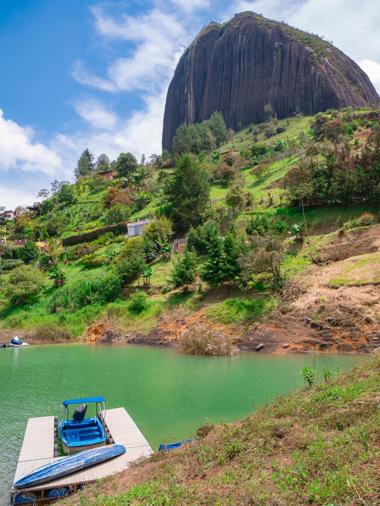 Descanso Bajo La Piedra Del Penol Guatapé Exteriér fotografie